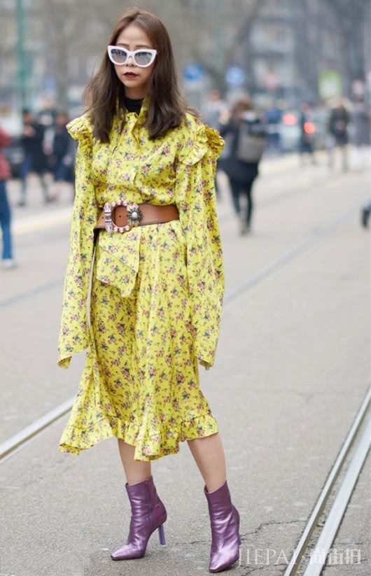 夏天独宠碎花连衣裙，将甜美展现的淋漓尽致