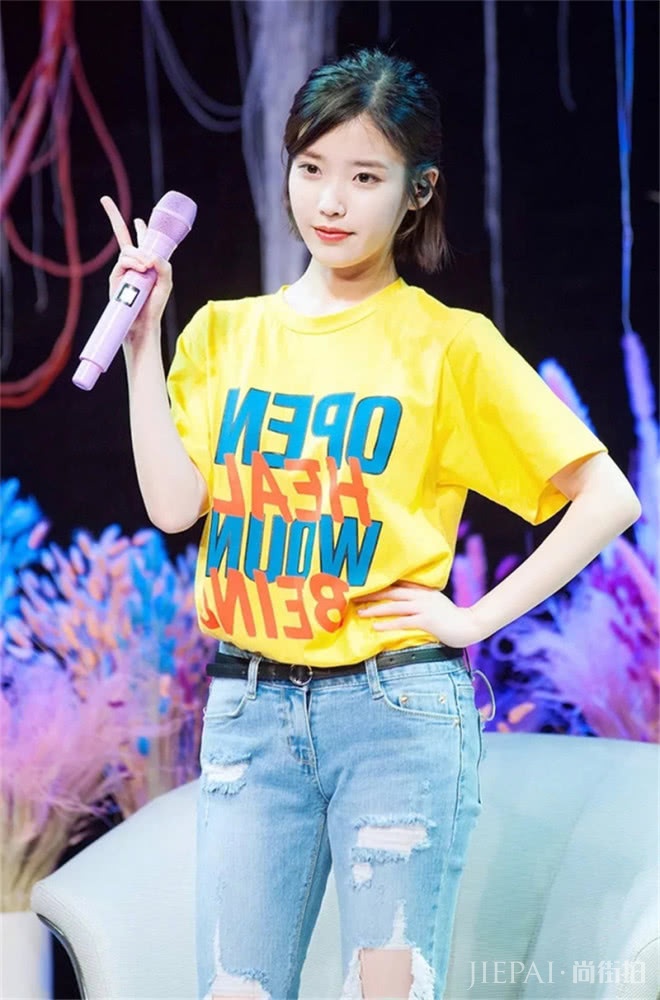 夏天靠牛仔裤来撑起你的美!配这4款不同颜色的T恤真的很酷