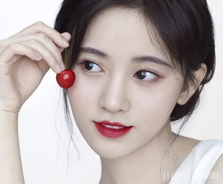 这个季节抹上樱桃红唇+樱桃妆容,让你气质爆表,甜美还显小!