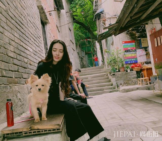 郭碧婷裙子里面穿裤子,男友角度下美成时尚大片