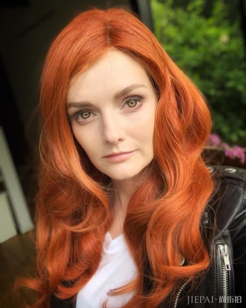 她是超模更是真名媛！美国传媒巨头继承人，35岁仍有一张娃娃脸