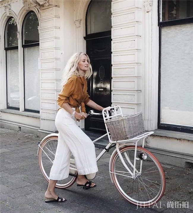 夏季穿一双凉鞋,演绎清凉度假时尚风