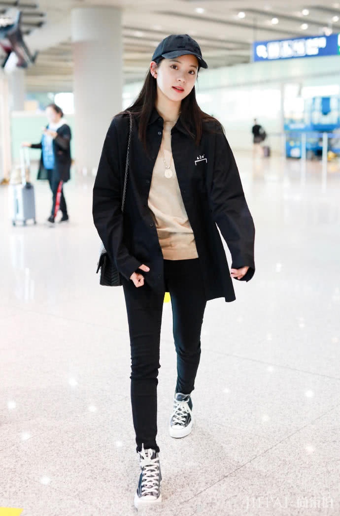 欧阳娜娜剪狗啃头发型!港风造型变化有点大