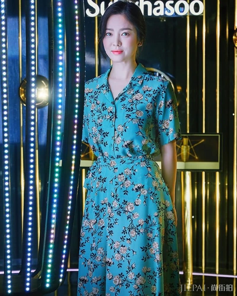 宋慧乔剪波波头减龄时髦，扎发造型优雅大气