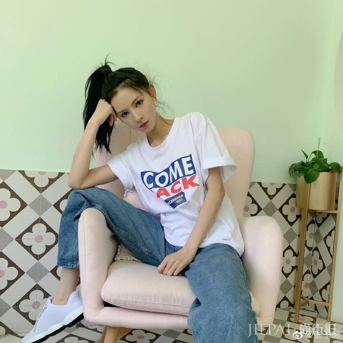 王思聪前女友张予曦晒美照网红味太浓