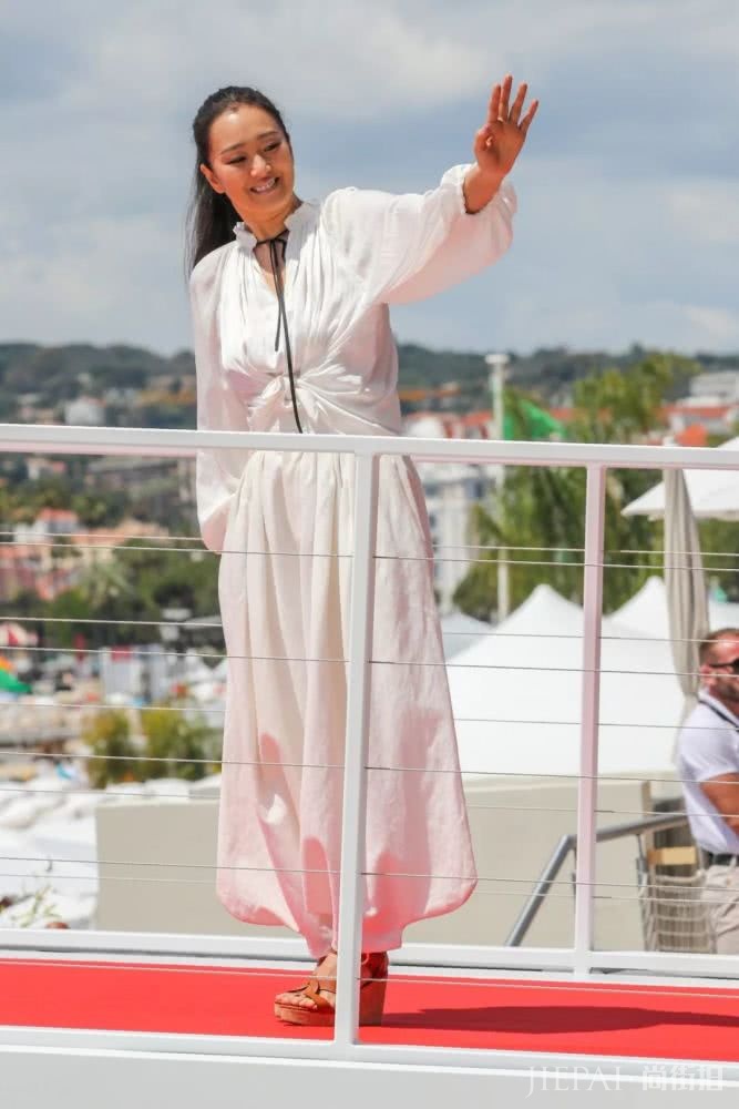 众多女明星中,纯白色谁穿得最高级?