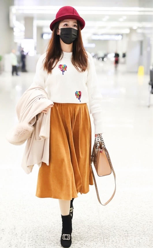 想穿出彩?让小红帽帮你吸睛,搭配不在话下