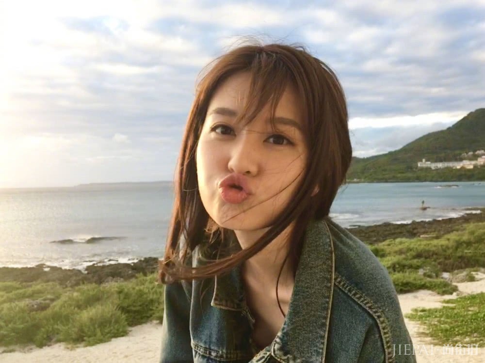 乔欣跟杨洋出门玩互动甜死人,随性搭配还挺顺眼