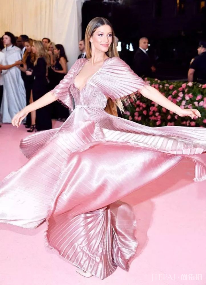 霉霉携新专回归，爆火的却是眼妆！