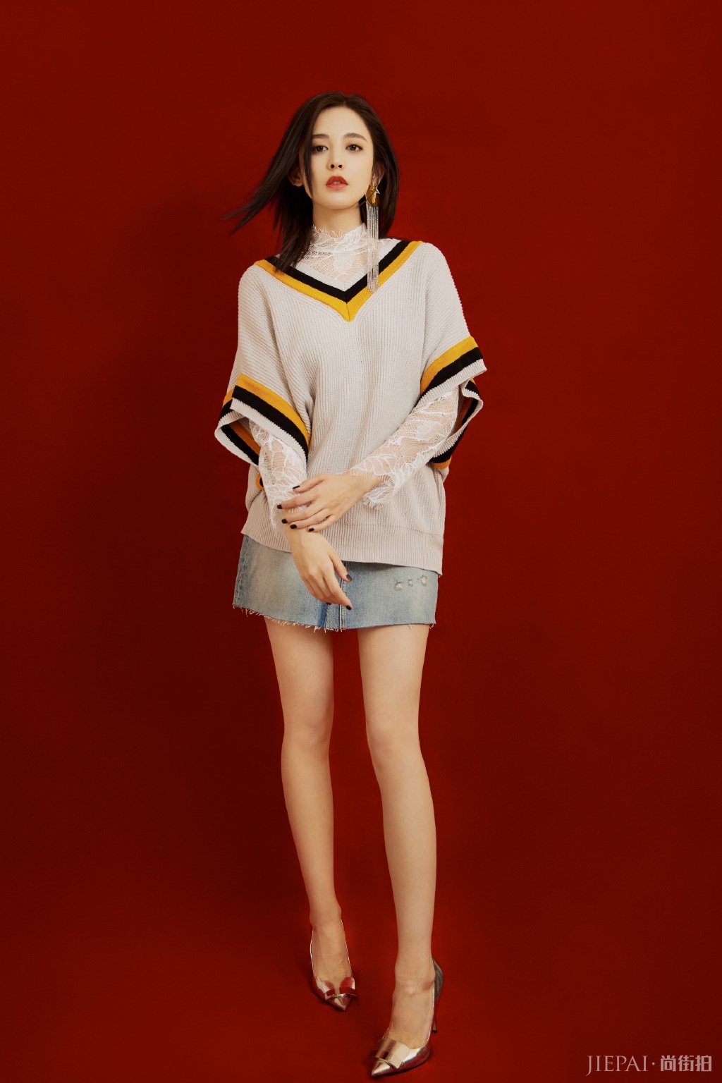 古力娜扎综艺造型美出天际,夸张耳饰成亮点