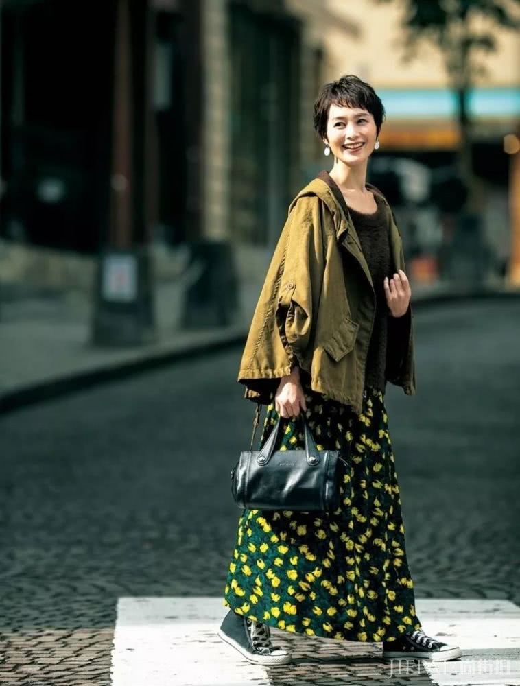 日本杂志街拍，40岁女性穿搭这么美！也太会打扮了