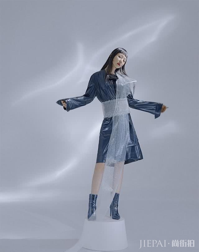 柳岩剪机械齐刘海显丑还不时尚