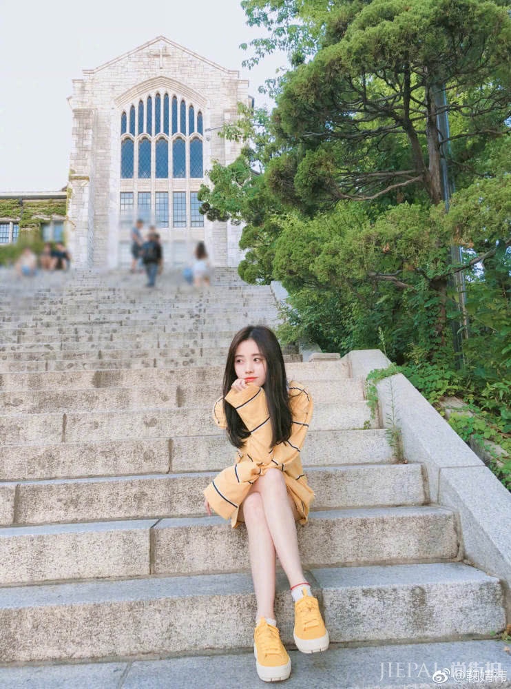 鞠婧祎黄纱裙仙气十足，不愧是4千年难遇的美女