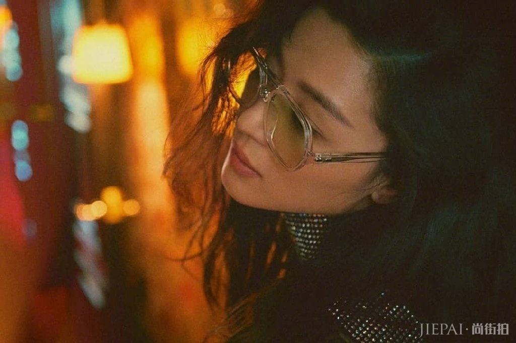 全智贤换风格了！大片连换8套造型，太迷人了