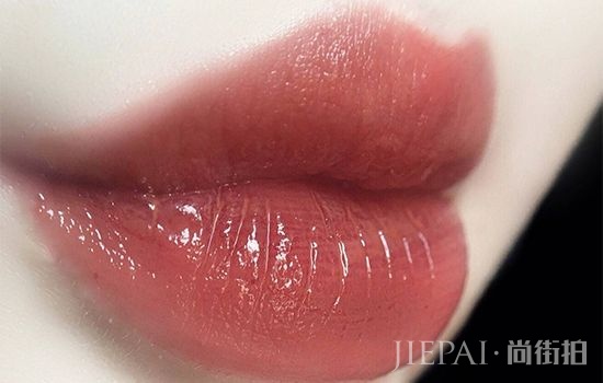 皮肤比较黄涂什么口红 显白还提气质