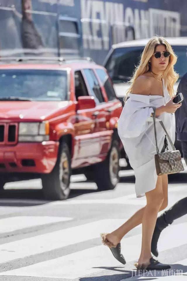 夏季必火的“心机”露肩杀，比一字肩显瘦还时髦！