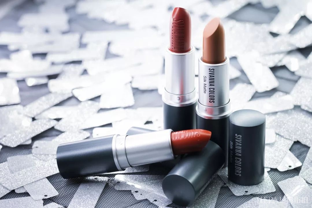 今年夏天必备的神仙色口红，让人直呼“OMG”！