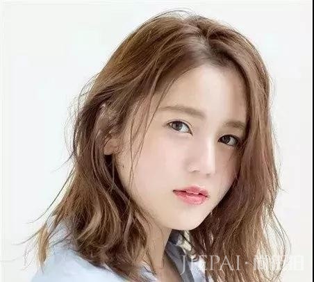圆脸适合中分还是偏分 这样的发型让圆脸更显脸小
