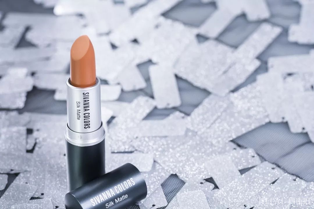 今年夏天必备的神仙色口红，让人直呼“OMG”！