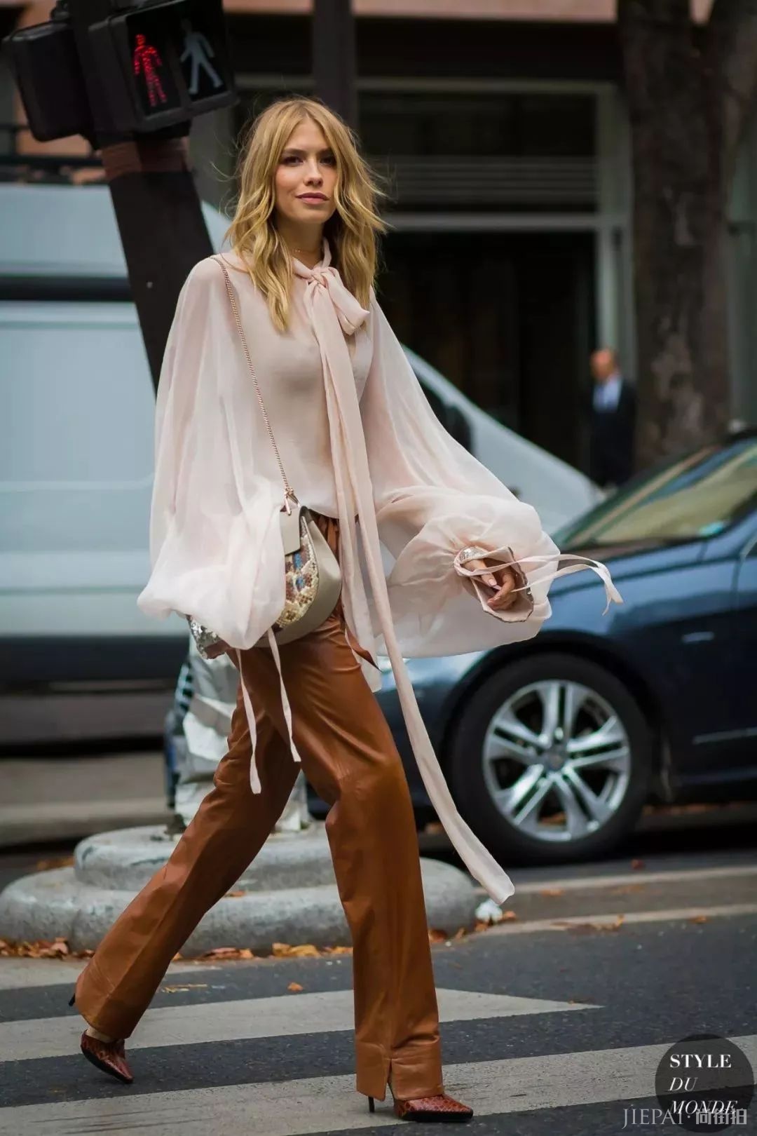 比衬衫更流行的Blouse,在抖音上都爆火!