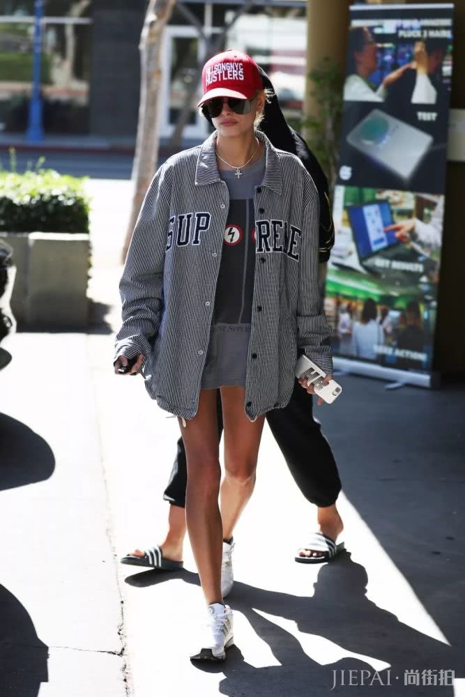 T恤裙一穿就像出门去拿快递的，怎么办？