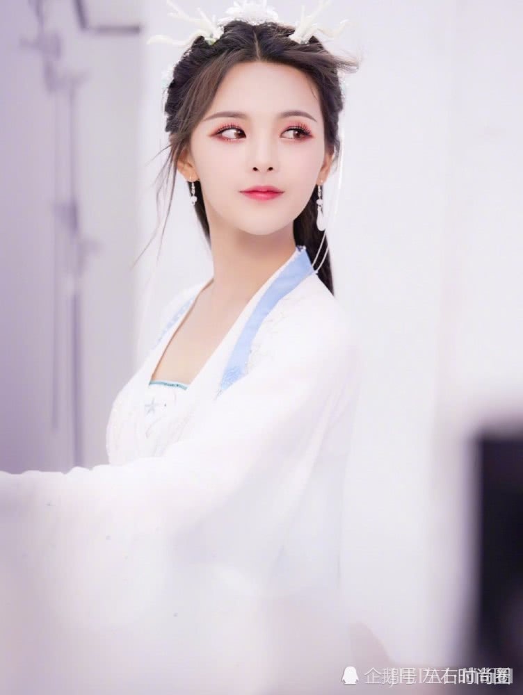 杨超越挑战小龙女造型,被赞美如仙女