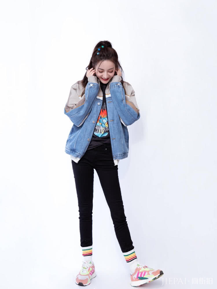 迪丽热巴极限挑战中卷发甜美如初恋