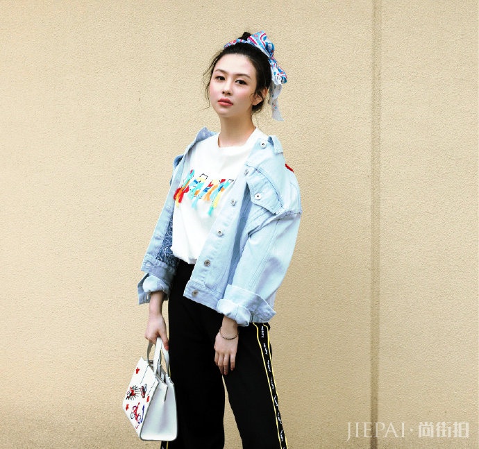 邱淑贞大女儿化身为“时尚达人”，肤白貌美，基因遗传的也太好了吧！