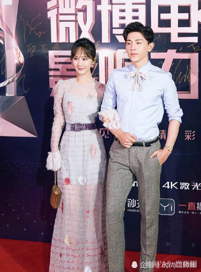 沈月穿杨紫同款纱裙气质不相上下