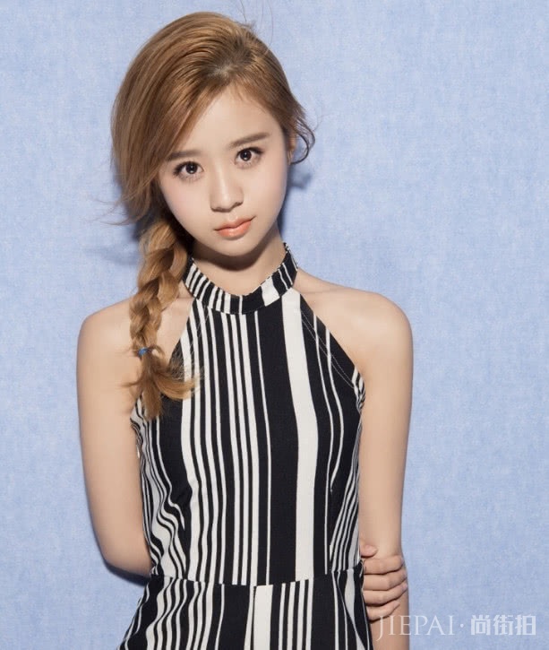 可算等到林心如“女儿”长大,空灵形象惹人夸,像极紫薇的童年版