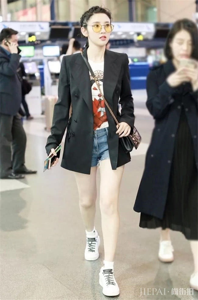 西装搭短裤职场造型，做个有气质的女人