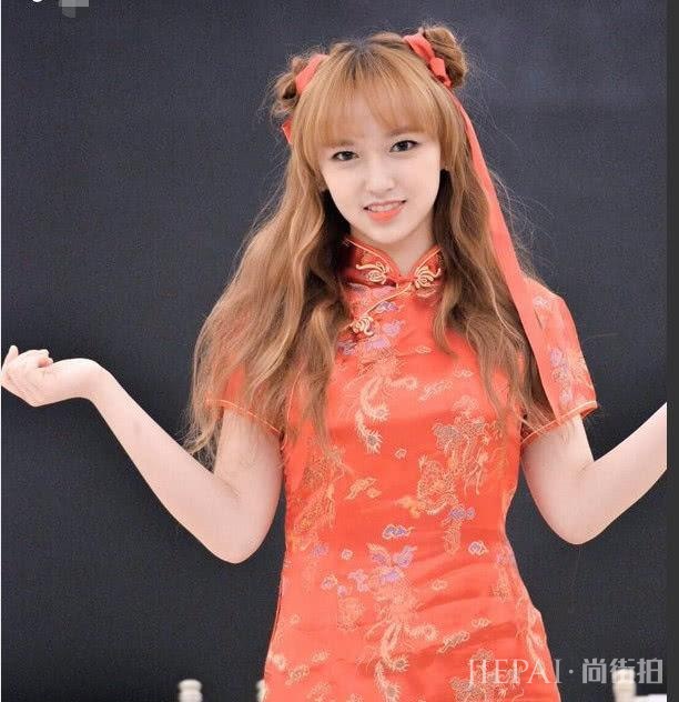 穿红旗袍最美明星，程潇只是第三名，看到第一被惊艳到