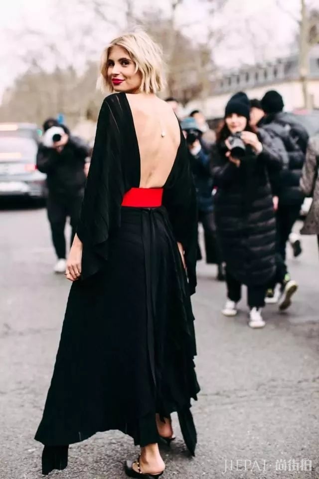 夏日演绎出街“背撩”