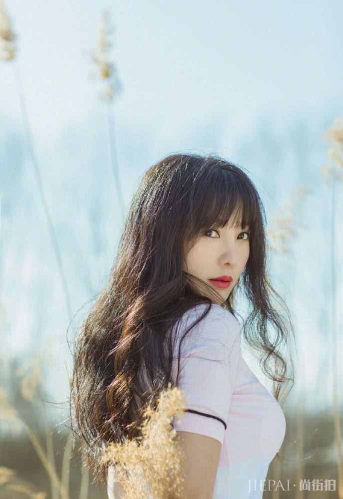 柳岩剪机械齐刘海显丑还不时尚