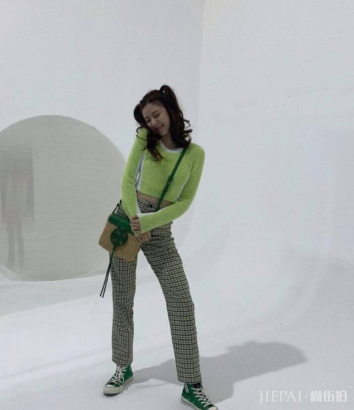 宋妍霏衣品跟欧阳娜娜有一拼,还撞脸了泫雅?