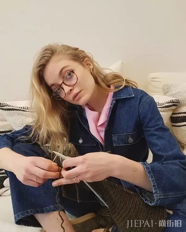 有点帅的法式风格怎么穿？学学这位漂亮博主吧