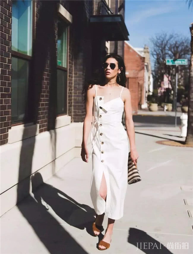 夏季穿一双凉鞋,演绎清凉度假时尚风