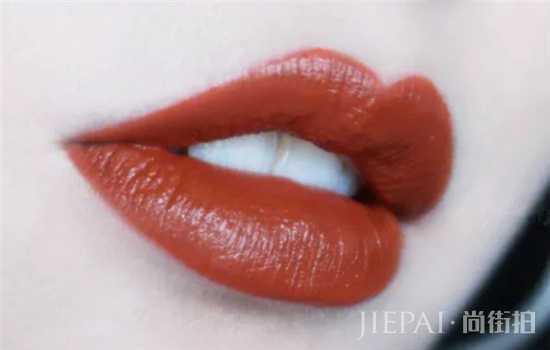 脏橘色适合黄皮吗 它是最不挑人的