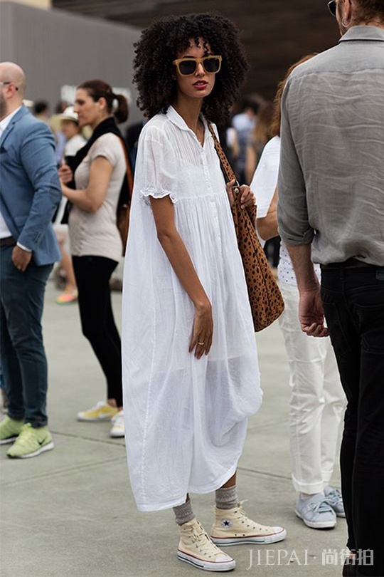 匡威鞋怎么搭配 匡威和万斯在夏季一定要穿这件单品！