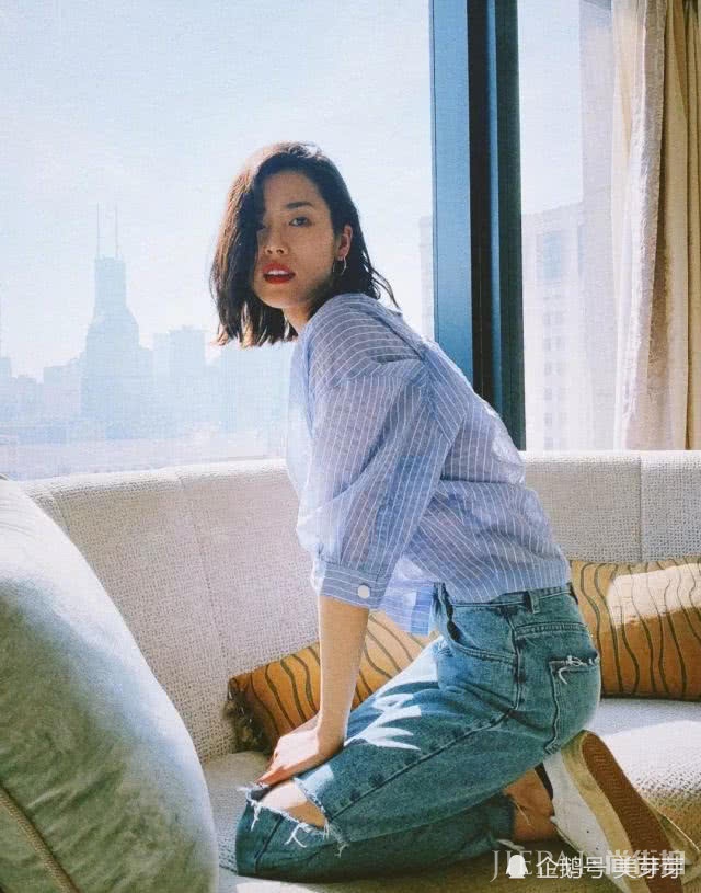 杨幂休闲街头,江疏影清新少女!衬衫能穿出这么多花样?