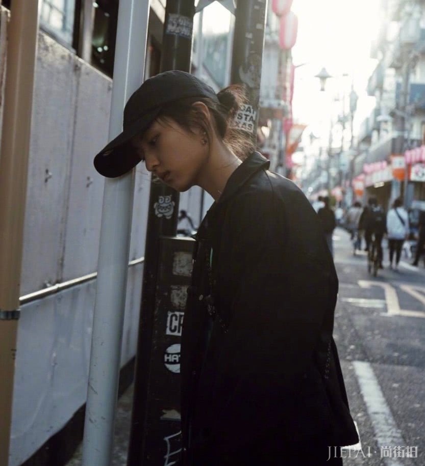 张子枫在脚上画了一条红线,瞬间增高20cm