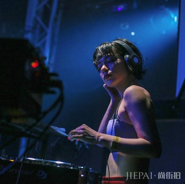 日本模特&DJ Una Kinoco私照合辑:华丽丽的街头混搭风格腔调足!