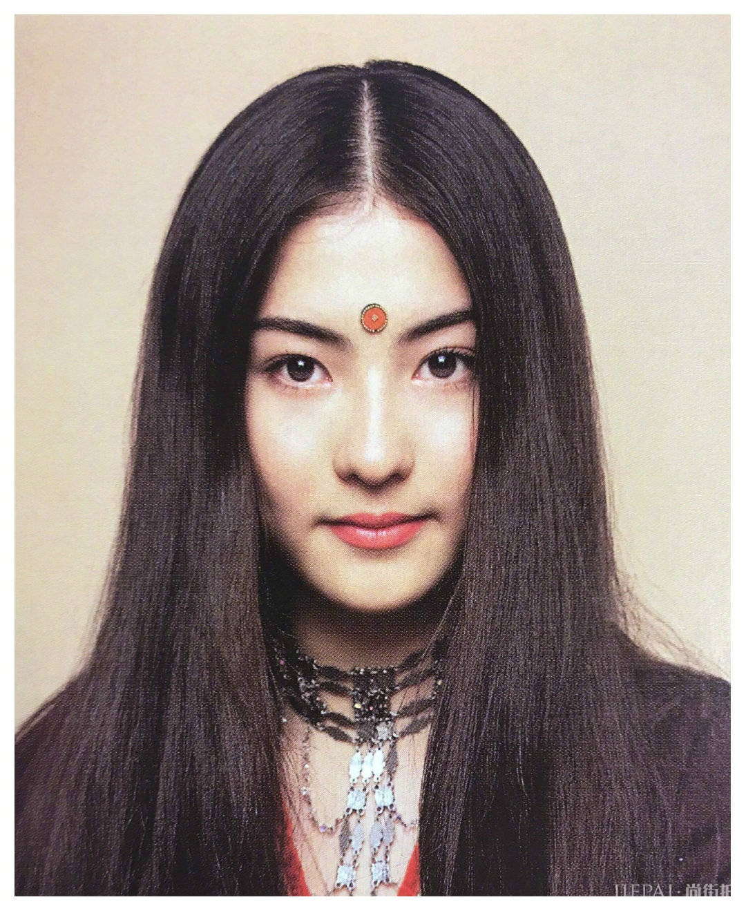 张柏芝20年前的造型曝光，异域少女画风美得惊心动魄
