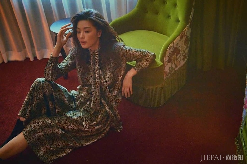 全智贤换风格了！大片连换8套造型，太迷人了