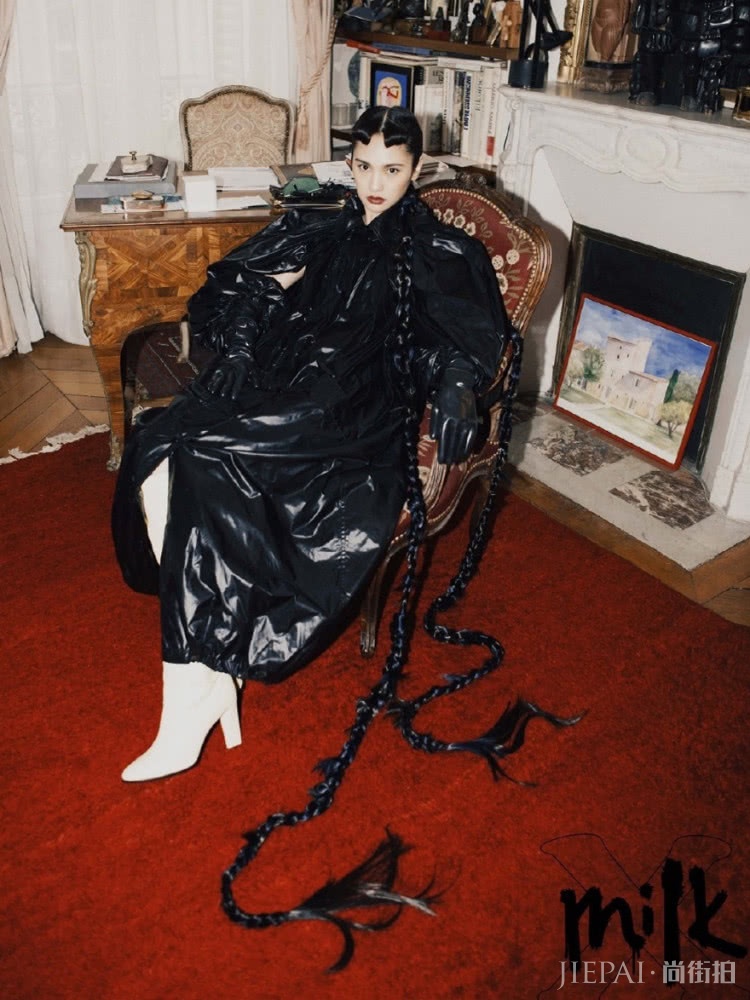 杨丞琳挑战超长麻花辫，161cm也有强气场