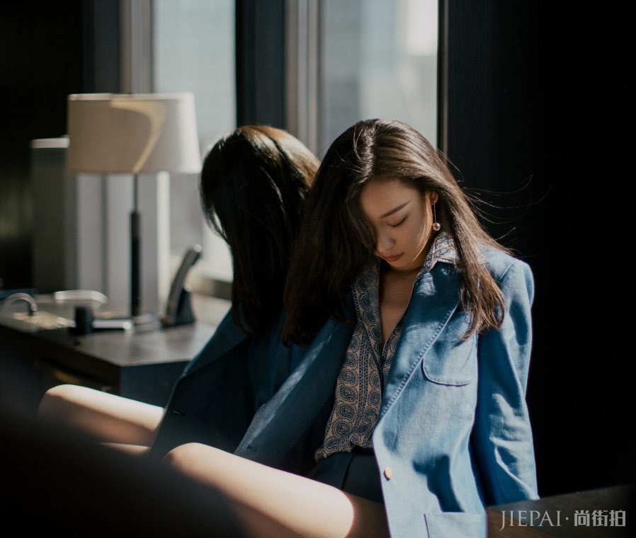 有种身材叫倪妮穿修身裙,不瘦不胖,是让男士动心的存在