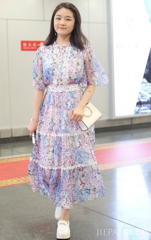 夏天独宠碎花连衣裙，将甜美展现的淋漓尽致