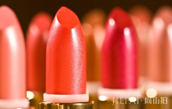 珊瑚红适合什么肤色 甜美百搭气质