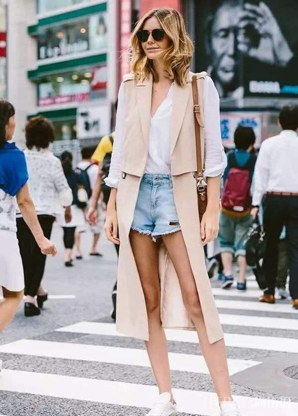 黄色、红色该如何搭配？这样穿减龄吸睛还有气质