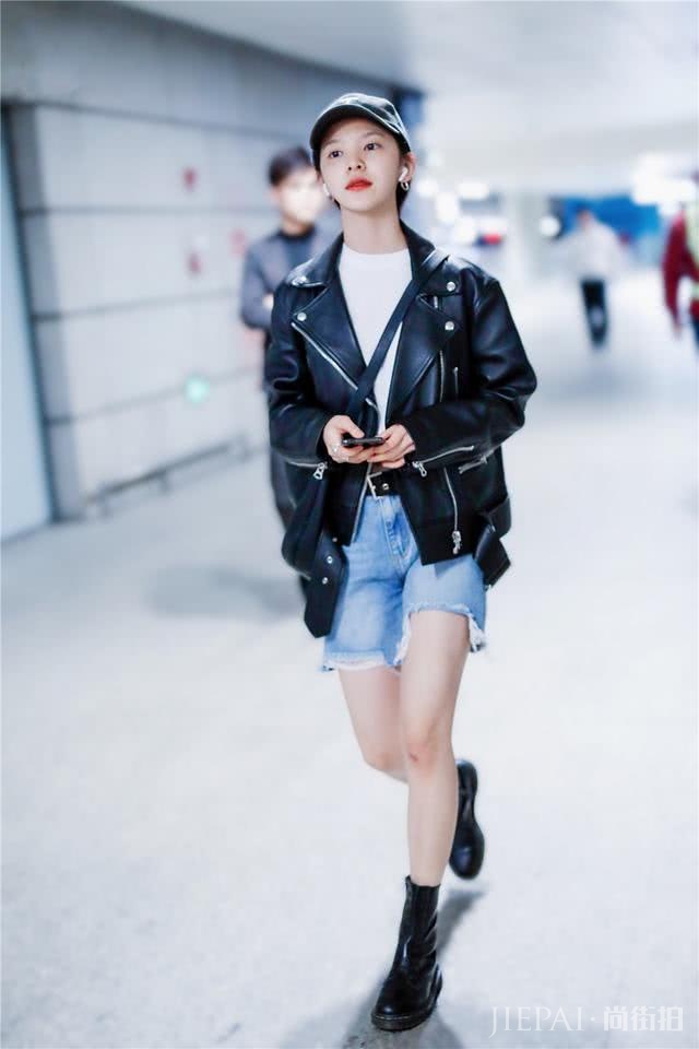 章若楠机场街拍高调“秀”衣品，国民初恋真仙